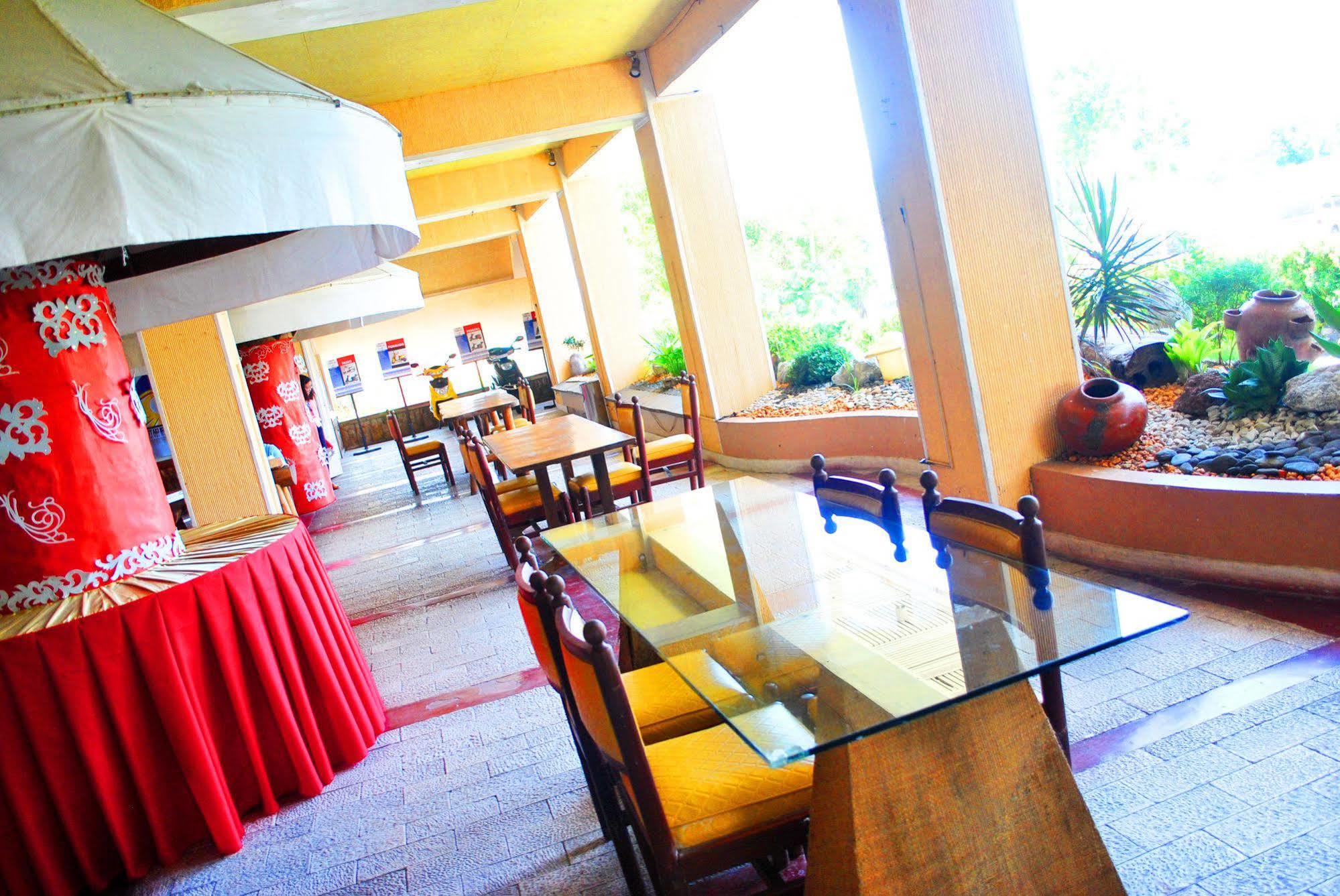 Leyte Park Resort Hotel Tacloban Exterior foto