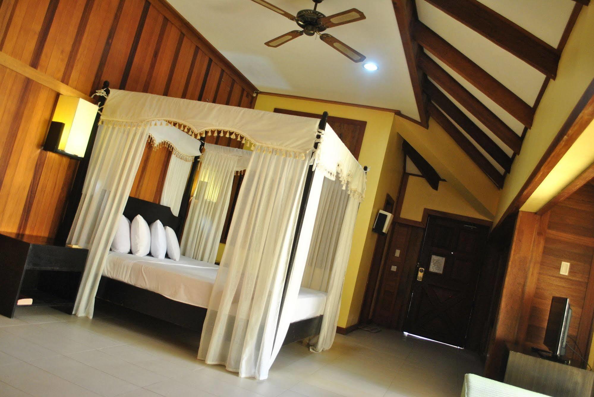 Leyte Park Resort Hotel Tacloban Exterior foto