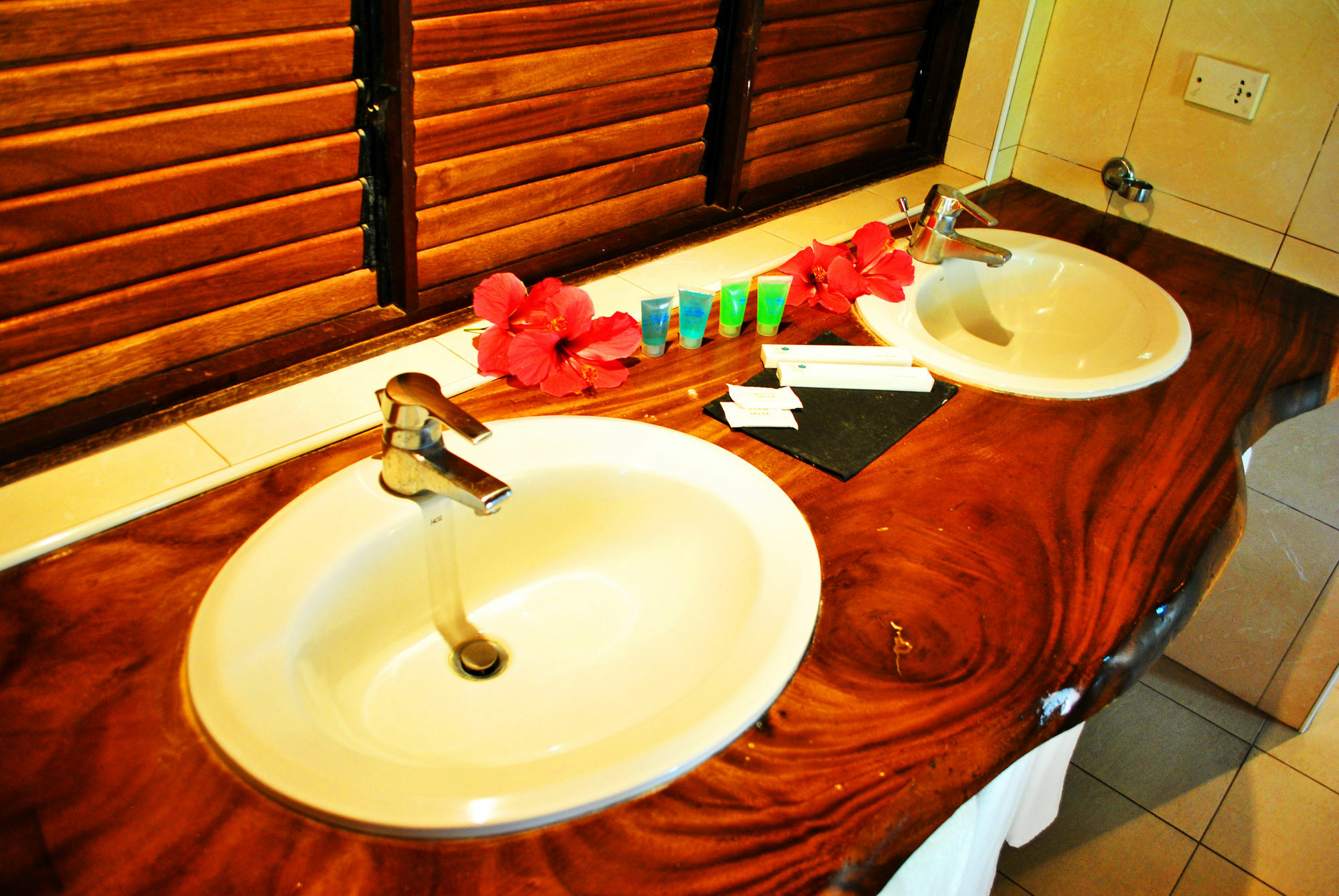 Leyte Park Resort Hotel Tacloban Exterior foto
